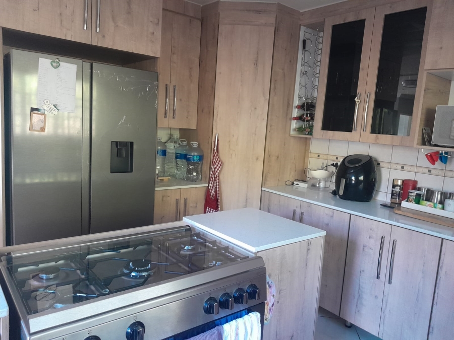 3 Bedroom Property for Sale in Safari Gardens North West